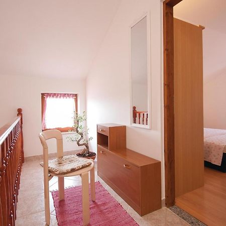 Lovely Apartment In Rovinj With Kitchen Extérieur photo