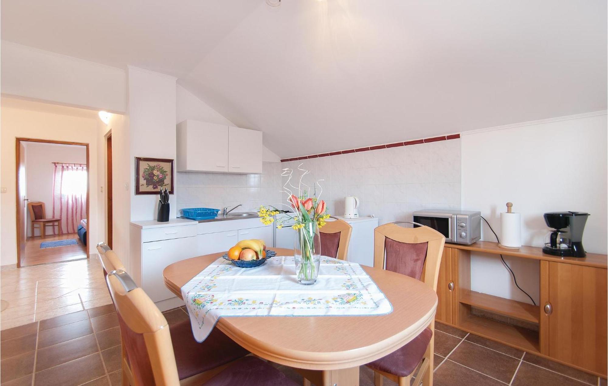 Lovely Apartment In Rovinj With Kitchen Extérieur photo