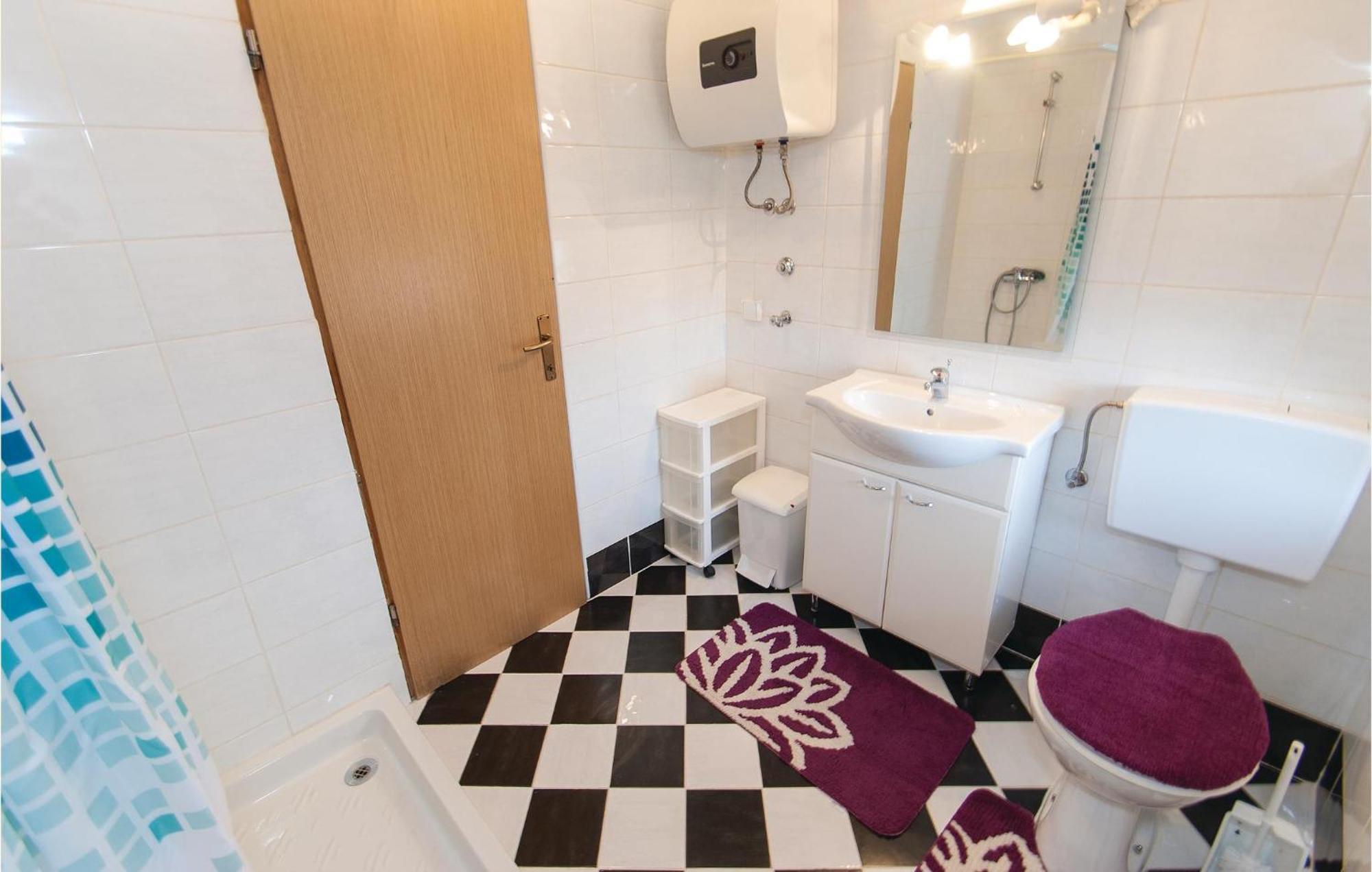 Lovely Apartment In Rovinj With Kitchen Extérieur photo