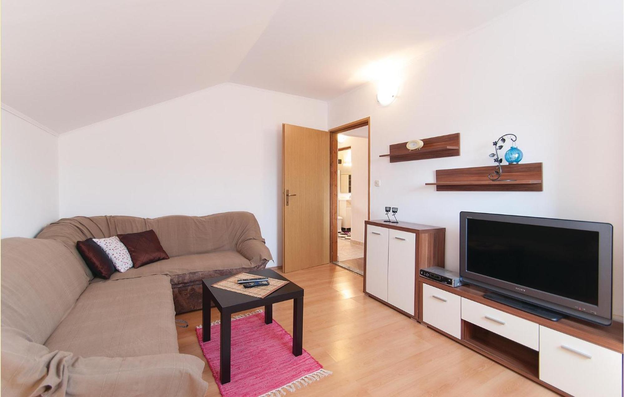 Lovely Apartment In Rovinj With Kitchen Extérieur photo