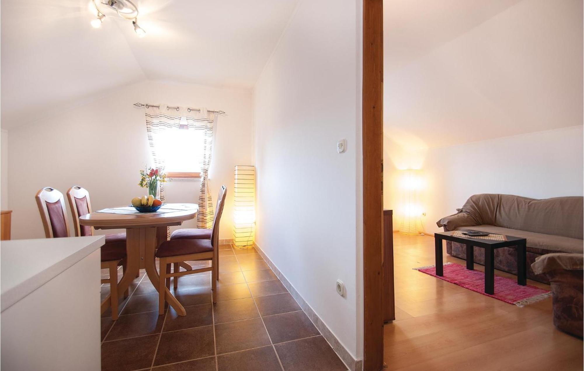 Lovely Apartment In Rovinj With Kitchen Extérieur photo