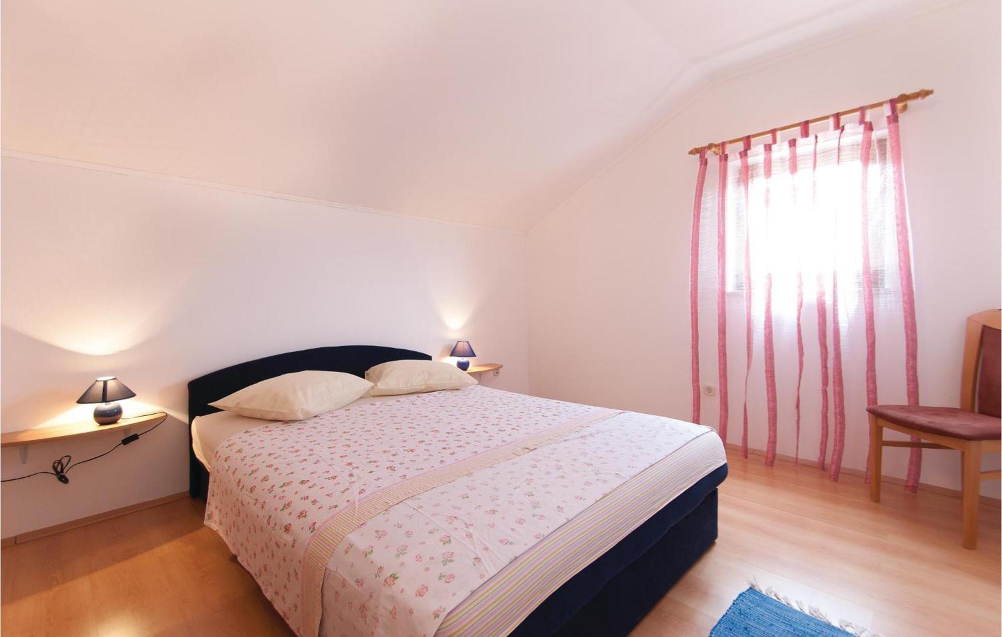 Lovely Apartment In Rovinj With Kitchen Extérieur photo