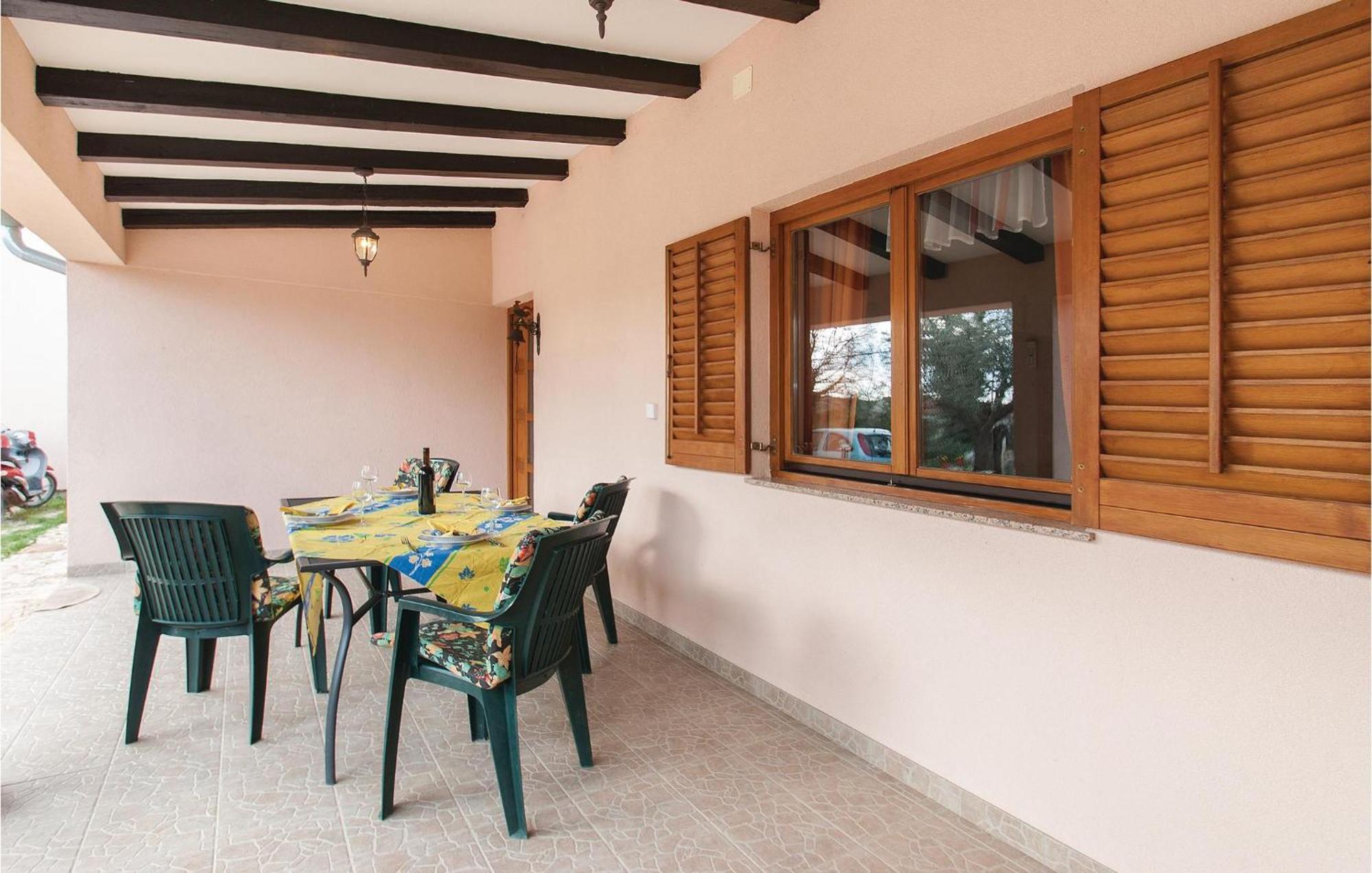 Lovely Apartment In Rovinj With Kitchen Extérieur photo