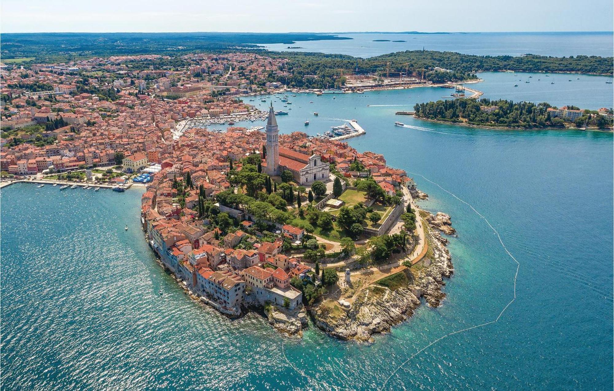 Lovely Apartment In Rovinj With Kitchen Extérieur photo