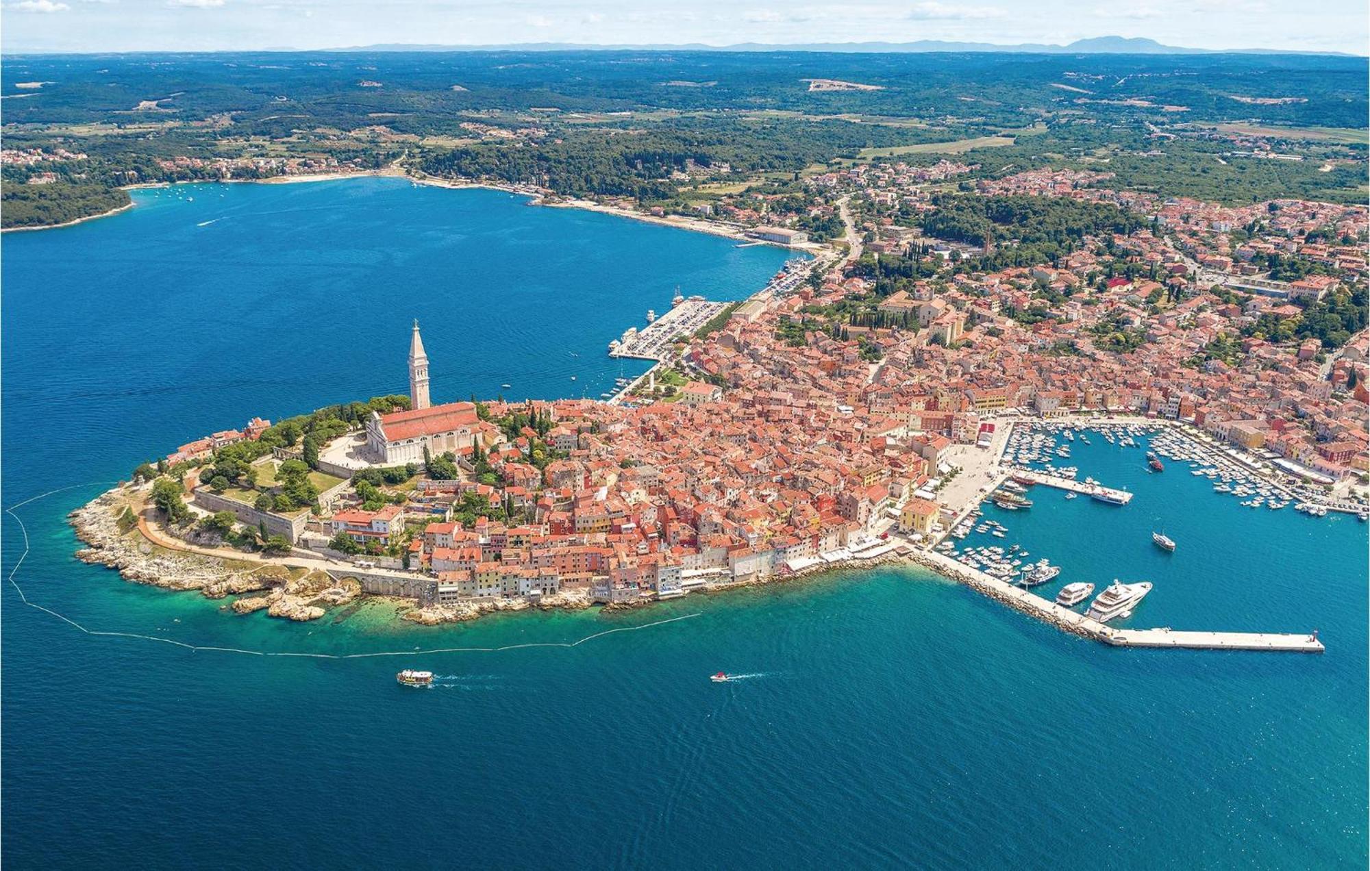 Lovely Apartment In Rovinj With Kitchen Extérieur photo